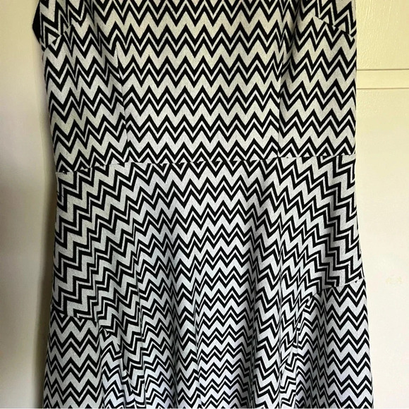 Trina Turk Sheila Chevron Print Sleeveless‎ Dress Black White Size Large - Picture 4 of 9